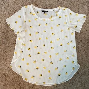 EUC Banana Republic Small White & Lemons Lightweight Short Sleeved Tee Shirt